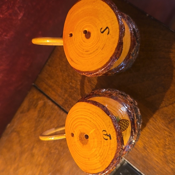Vintage Salt & Pepper Shakers - Wood Live - Yosemite National Park Souvenirs - Picture 3 of 9